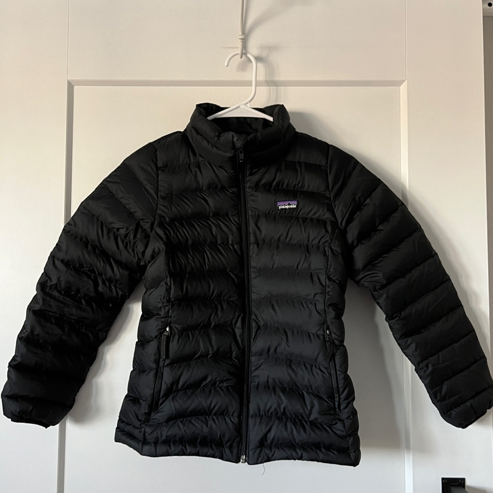 Patagonia girls black down jacket size Medium